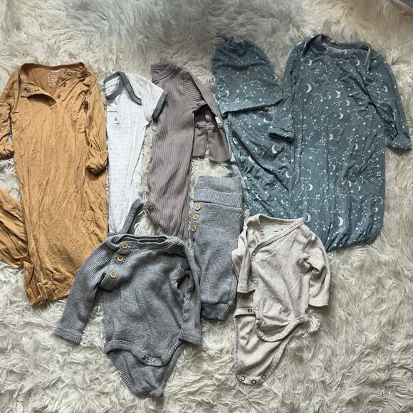 Baby Boy Newborn 0-3 Months Clothes Lot Of 8 Bodysuits Gender Neutral Bamboo - Picture 1 of 13